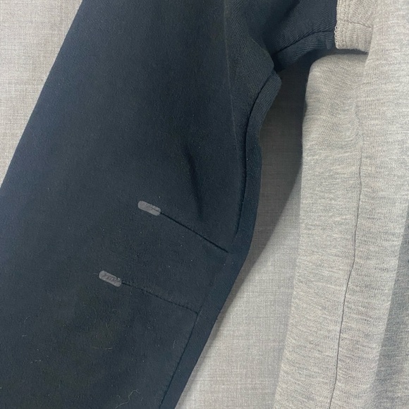 Women’s Nike Tech Fleece
Funnel Hoodie Pullover Sweatshirt Gray & Black Size M - Picture 7 of 10